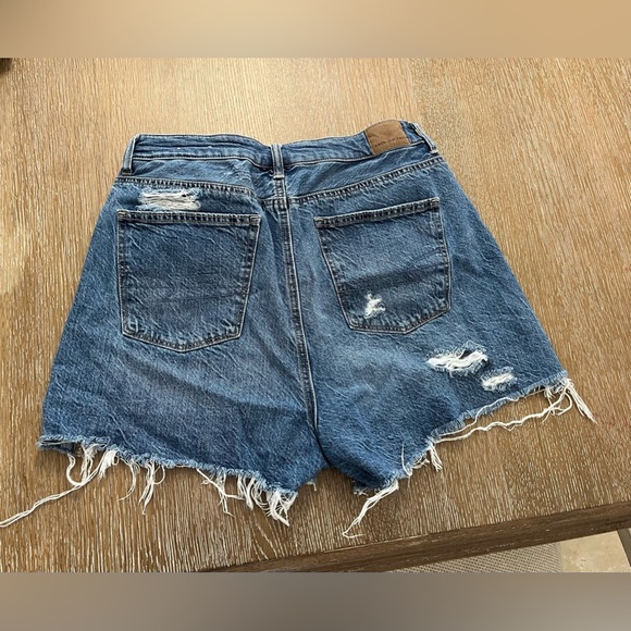 American Eagle Highest Rise Mom Short - Picture 2 of 5